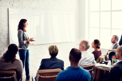 la-france-a-toujours-peur-dutiliser-le-numerique-dans-la-formation-professionnelle-plateformes-collaboratives-learning-expeditions-fablabs-nrj-active-fr