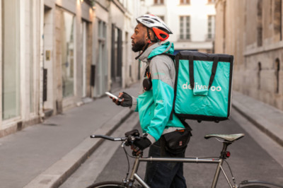 deliveroo-et-openclassrooms-nouent-un-partenariat-pour-former-les-livreurs-usine-digitale