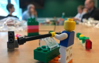 Illustration de l'article : Lego Serious Play : Une expérience ludique et pédagogique ! — Louvin Learning Lab