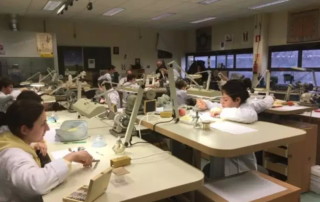 Illustration de l'article : Le numérique transforme les formations aux métiers d'art — Le Monde