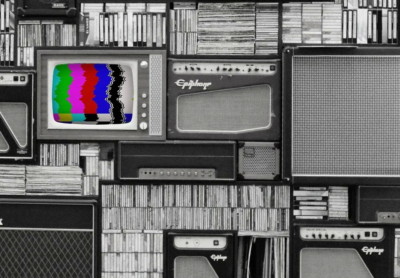 lecole-sinvite-a-la-tele-the-conversation
