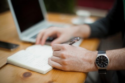 quels-cas-dusages-des-chatbots-dans-le-elearning-living-actor