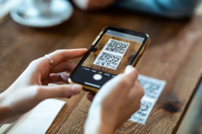 comment-scanner-et-utiliser-un-qr-code-sur-android-et-iphone-blog-du-moderateur
