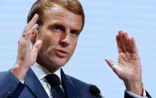 Le president Emmanuel Macron s exprime lors d une conference de presse a Rome le 31 octobre 2021