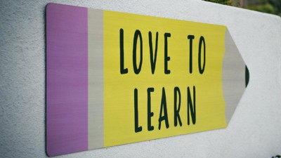 le-digital-learning-cest-quoi-histoire-evolutions-et-applications-en-questions-frequentes-faq-ouest-media