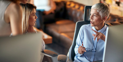 mentorat-inverse-la-nouvelle-transmission-du-savoir-en-entreprise-pole-emploi