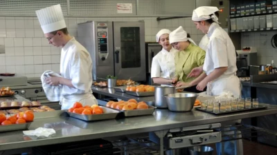 ca-chamboule-un-peu-tout-les-centres-de-formation-inquiets-face-aux-economies-annoncees-a-la-rentree-france-bleu
