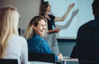 se-former-pour-quoi-faire-4-cliches-a-bannir-sur-la-formation-continue-elle