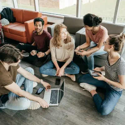 Quelles sont les soft skills essentielles à développer dans l’ère de l’intelligence artificielle ?