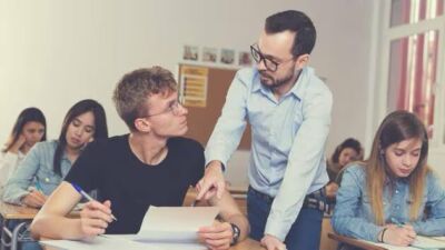enseignement-on-ma-donne-ma-chance-sans-aucune-aide-pedagogique-ni-manuel-ni-formation
