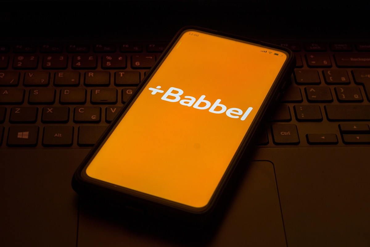 April 9, 2022, Brazil. In this photo illustration the Babbel logo seen displayed on a smartphone. Apprentissage des langues : « L’IA doit amplifier l’expertise humaine, jamais la remplacer »