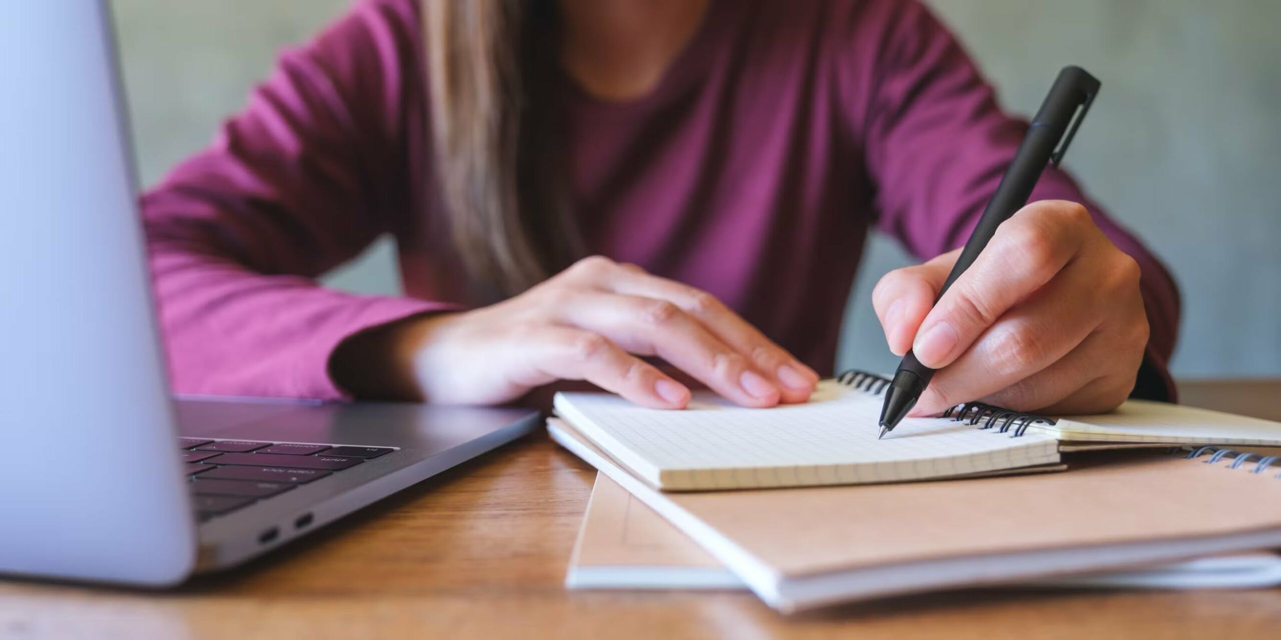 ecrire-a-la-main-et-faire-des-pauses-aide-a-memoriser