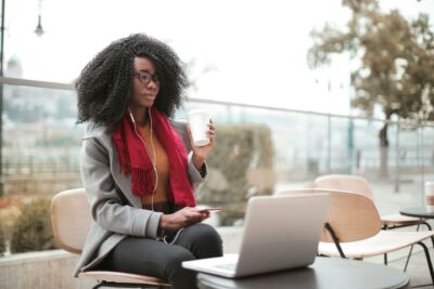 et-si-le-digital-learning-setait-trompe-de-combat-plaidoyer-pour-un-strategie-incarnee-de-la-formation-a-distance