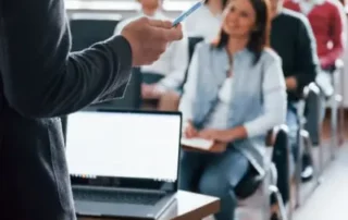 Illustration de l'article : Intégrer l'IA dans vos formations professionnelles : bonne ou mauvaise idée ?