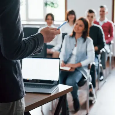 integrer-l-ia-dans-vos-formations-professionnelles-bonne-ou-mauvaise-idee.jpg Intégrer l’IA dans vos formations professionnelles : bonne ou mauvaise idée ?