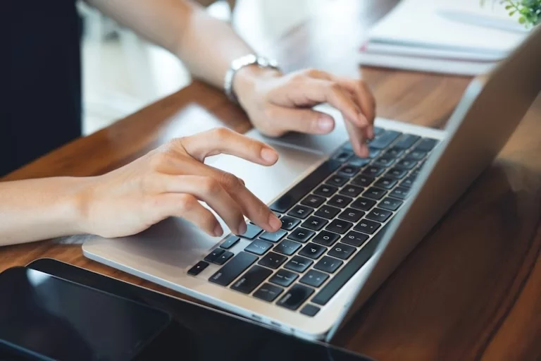 « Dégoogliser » l’éducation ? Le modèle alternatif de PeerTube