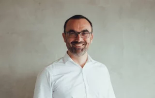 Illustration de l'article : Et si l'IA ne supprimait pas le travail des juniors, mais leur droit d'apprendre ?