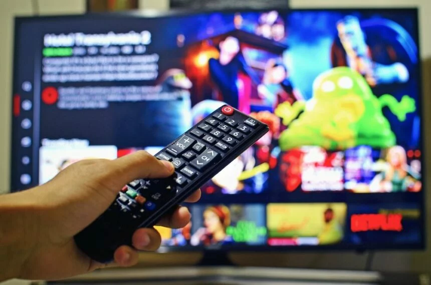 EnqueteOpinonWay_AudiovisueletProfs_@Pixabayafra32-netflix-3733812-860×569 L’audiovisuel à l’école : un levier pour capter l’attention et renouveler les pratiques pédagogiques